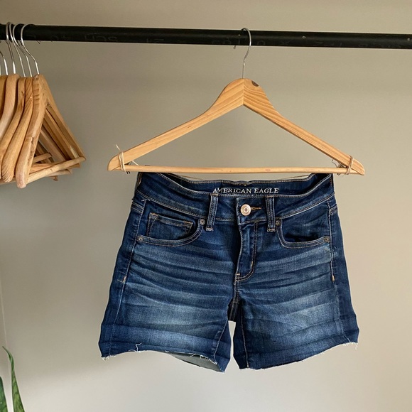 American Eagle Denim Shorts - Size 2 - Picture 7 of 9
